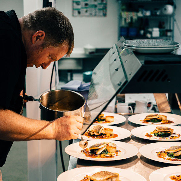 Повара с опытом работы более 10 лет